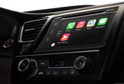 Arriva Apple CarPlay, iPhone sale in auto